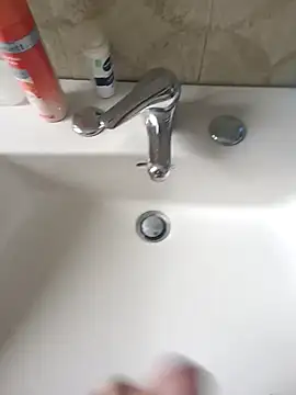 Snapshot of Empi19cm chatting on 10-21-25, 12:06 Empi19cm online show from 10-21-25, 12:06