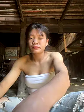 Snapshot of Ngoc_2k5 chatting on 10-11-25, 08:35 Ngoc 2k5 online show from 10-11-25, 08:35