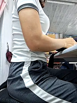 Snapshot of irina_hana chatting on 11-06-25, 01:39 irina hana online show from 11-06-25, 01:39