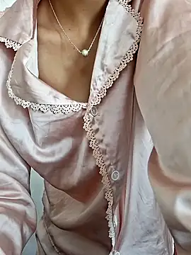 Snapshot of irina_hana chatting on 11-14-25, 02:43 irina hana online show from 11-14-25, 02:43