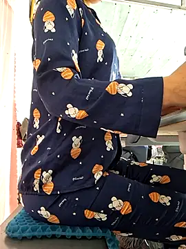 Snapshot of irina_hana chatting on 11-17-25, 01:22 irina hana online show from 11-17-25, 01:22