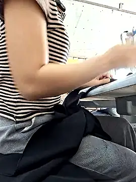 Snapshot of irina_hana chatting on 11-27-25, 01:18 irina hana online show from 11-27-25, 01:18