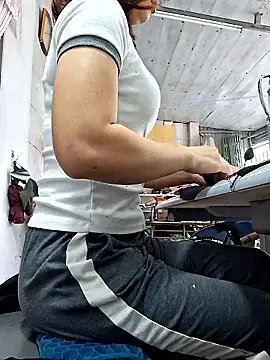 Snapshot of irina_hana chatting on 12-02-25, 01:00 irina hana online show from 12-02-25, 01:00