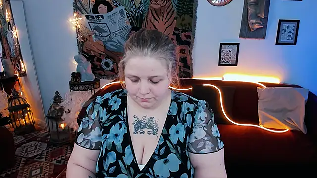 Snapshot of SladaDell chatting on 09-09-25, 05:07 SladaDell online show from 09-09-25, 05:07