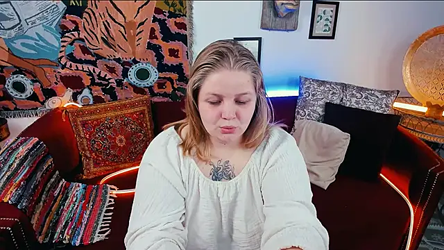 Snapshot of SladaDell chatting on 09-13-25, 05:18 SladaDell online show from 09-13-25, 05:18