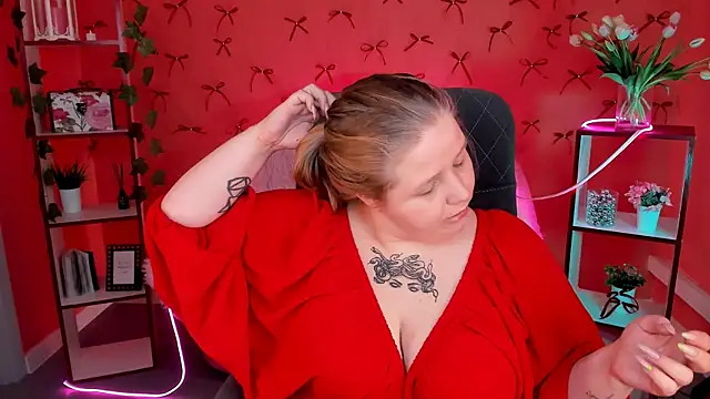 Snapshot of SladaDell chatting on 09-14-25, 06:12 SladaDell online show from 09-14-25, 06:12