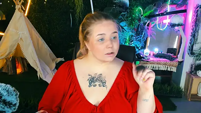 Snapshot of SladaDell chatting on 09-25-25, 05:11 SladaDell online show from 09-25-25, 05:11