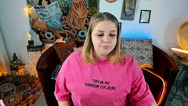 Snapshot of SladaDell chatting on 10-05-25, 05:17 SladaDell online show from 10-05-25, 05:17