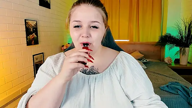 Snapshot of SladaDell chatting on 10-12-25, 05:06 SladaDell online show from 10-12-25, 05:06