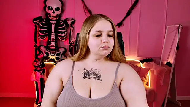 Snapshot of SladaDell chatting on 10-18-25, 05:10 SladaDell online show from 10-18-25, 05:10