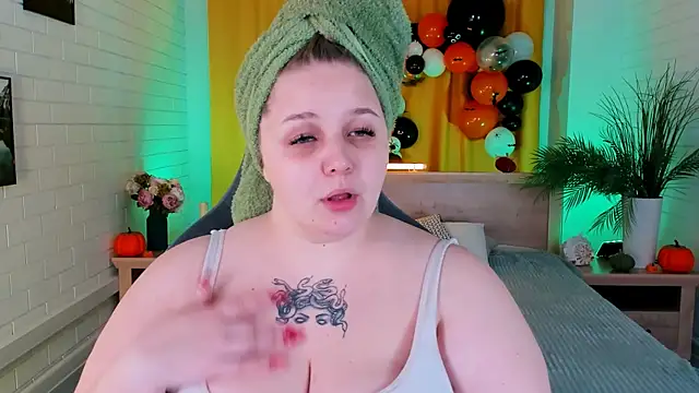 Snapshot of SladaDell chatting on 10-24-25, 03:47 SladaDell online show from 10-24-25, 03:47