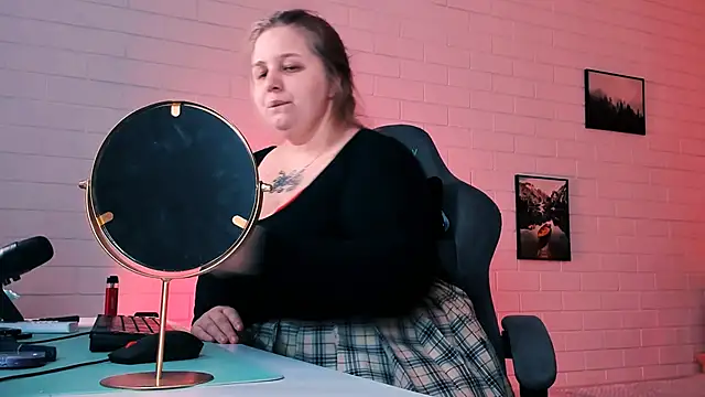 Snapshot of SladaDell chatting on 11-07-25, 06:24 SladaDell online show from 11-07-25, 06:24