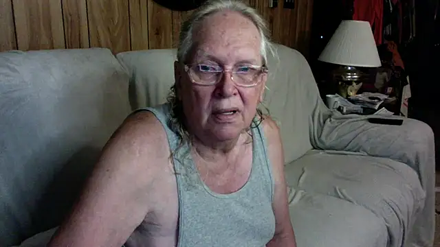 Snapshot of OldLadySara chatting on 10-13-25, 12:10 OldLadySara online show from 10-13-25, 12:10