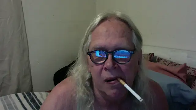 Snapshot of OldLadySara chatting on 05-23-26, 03:23 OldLadySara online show from 05-23-26, 03:23