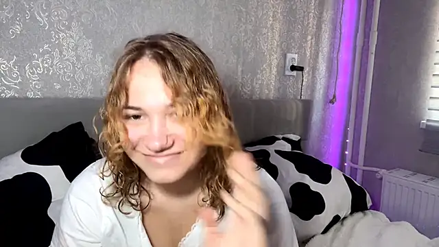 SunPunnyGirl online show from 09-30-25, 07:46