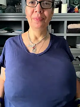 dieseldame1313 online show from 01-07-26, 04:20