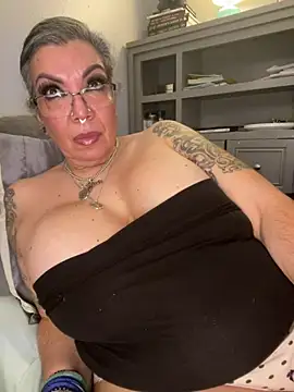 dieseldame1313 online show from 02-20-26, 06:26