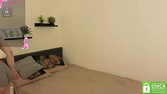 Bonnie Nunez online show from 10-18-25, 06:08