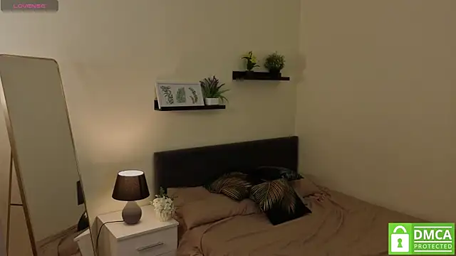 Bonnie Nunez online show from 10-21-25, 06:08