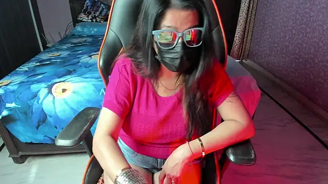 Snapshot of ShylaGill chatting on 10-04-25, 10:46 ShylaGill online show from 10-04-25, 10:46