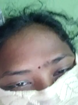 Snapshot of Tamilreethu chatting on 10-15-25, 11:43 Tamilreethu online show from 10-15-25, 11:43