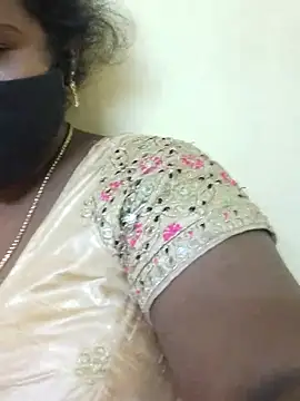 Snapshot of Tamilreethu chatting on 11-05-25, 04:29 Tamilreethu online show from 11-05-25, 04:29