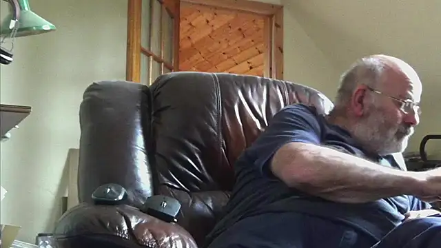 janzer13 online show from 10-17-25, 01:14