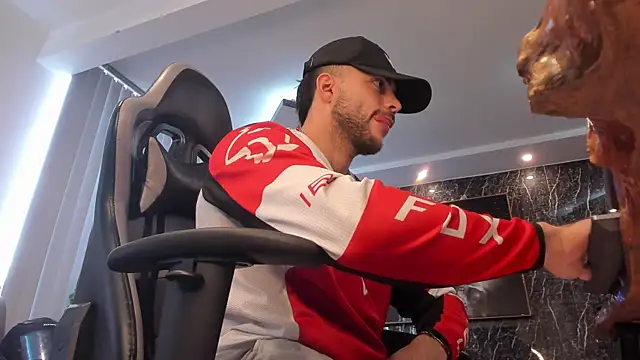 Camilo Watson online show from 10-23-25, 02:49