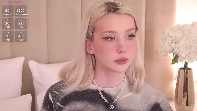 Snapshot of Nesolla chatting on 09-19-25, 08:42 Nesolla online show from 09-19-25, 08:42