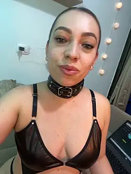 Snapshot of Moon_Blake chatting on 09-12-25, 03:28 Moon Blake online show from 09-12-25, 03:28