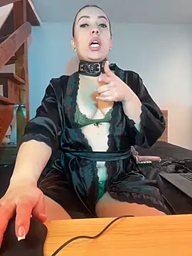 Snapshot of Moon_Blake chatting on 10-03-25, 01:08 Moon Blake online show from 10-03-25, 01:08