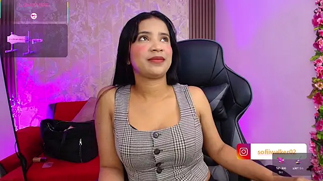 Snapshot of SophiaWalker_1 chatting on 09-09-25, 11:32 SophiaWalker 1 online show from 09-09-25, 11:32