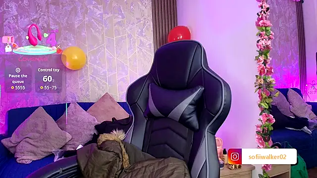 Snapshot of SophiaWalker_1 chatting on 10-08-25, 11:41 SophiaWalker 1 online show from 10-08-25, 11:41