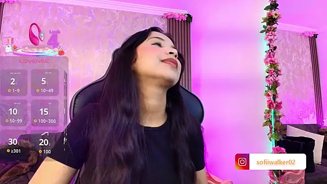 Snapshot of SophiaWalker_1 chatting on 10-18-25, 12:17 SophiaWalker 1 online show from 10-18-25, 12:17