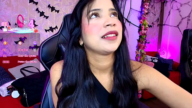 Snapshot of SophiaWalker_1 chatting on 11-01-25, 11:45 SophiaWalker 1 online show from 11-01-25, 11:45