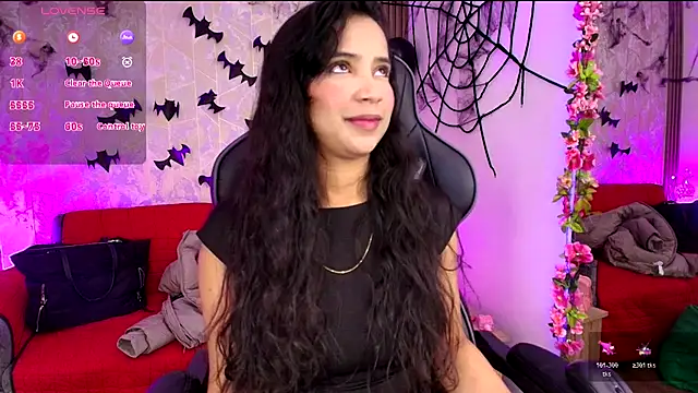 Snapshot of SophiaWalker_1 chatting on 11-05-25, 10:04 SophiaWalker 1 online show from 11-05-25, 10:04