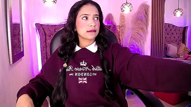 Snapshot of SophiaWalker_1 chatting on 12-04-25, 12:14 SophiaWalker 1 online show from 12-04-25, 12:14