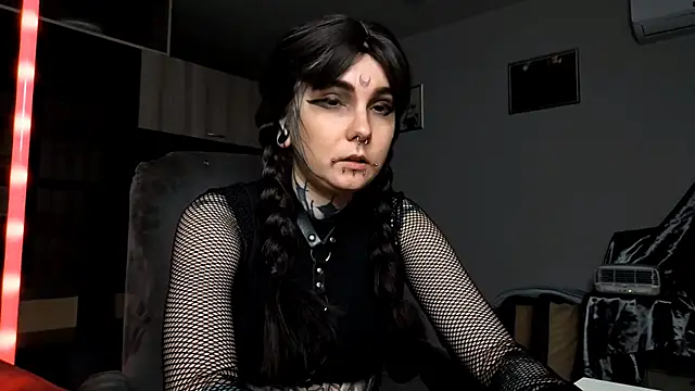 HighelikeGirl online show from 10-13-25, 12:16