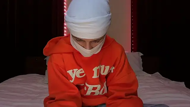 Snapshot of holydirt_luxeno1 chatting on 09-22-25, 05:37 holydirt luxeno1 online show from 09-22-25, 05:37