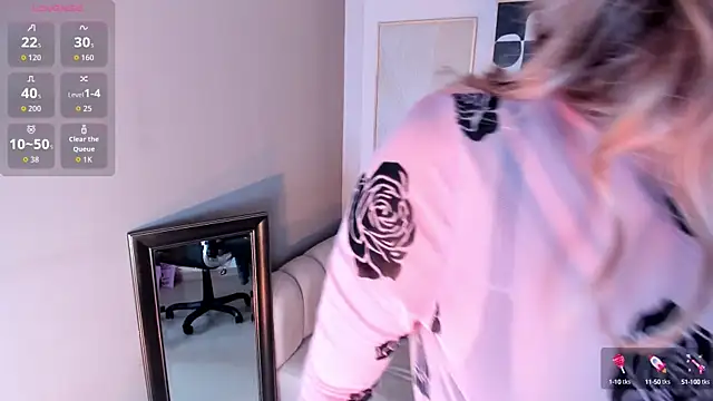 Snapshot of marie_bass chatting on 10-11-25, 12:36 marie bass online show from 10-11-25, 12:36