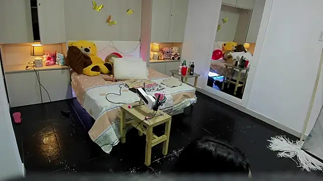 LilyWhitney online show from 03-25-26, 04:07