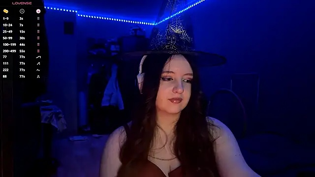 LauretteRagar online show from 10-31-25, 07:26