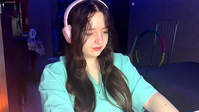 LauretteRagar online show from 11-06-25, 05:25