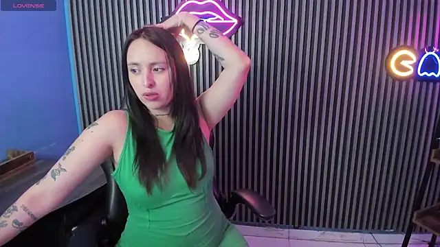 Snapshot of lunavelvet15 chatting on 09-28-25, 04:18 lunavelvet15 online show from 09-28-25, 04:18