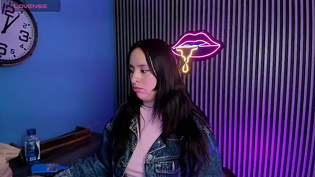 Snapshot of lunavelvet15 chatting on 10-14-25, 12:17 lunavelvet15 online show from 10-14-25, 12:17