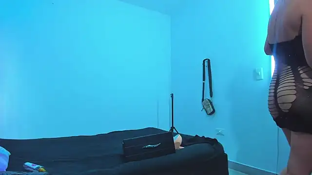 Snapshot of dereck_and_julie chatting on 12-05-25, 06:48 dereck and julie online show from 12-05-25, 06:48