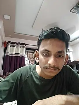 Snapshot of yung_cplz chatting on 10-16-25, 11:33 yung cplz online show from 10-16-25, 11:33