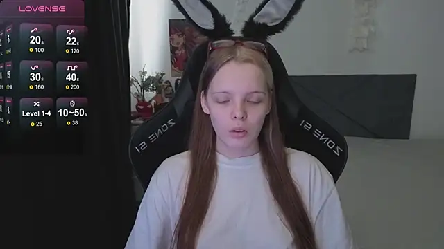 Luna Navy online show from 10-04-25, 08:56