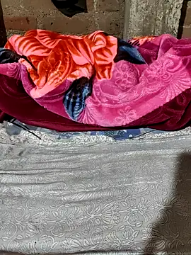 Snapshot of POOJACOUPLE chatting on 10-28-25, 08:11 POOJACOUPLE online show from 10-28-25, 08:11