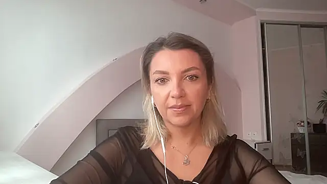 Snapshot of Beautysoul_ chatting on 09-16-25, 10:05 Beautysoul  online show from 09-16-25, 10:05